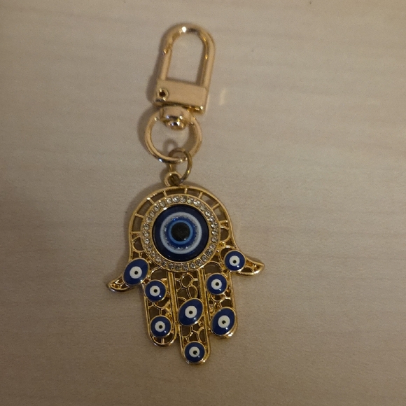 Unknown Accessories - Gold Hamsa Hand Keychain with Evil Eye Protection Charms